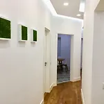 Hola 4*