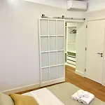 Hola 4*