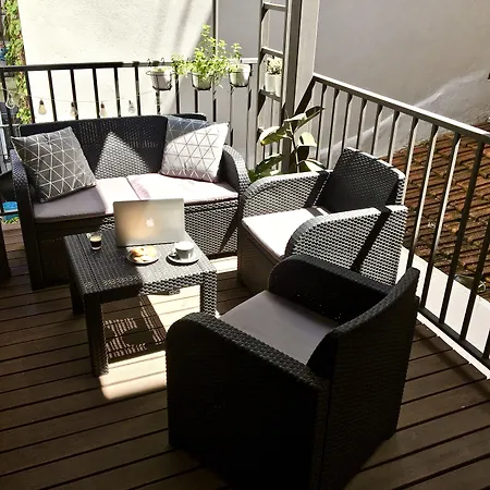 Hola ゲストハウス 4*