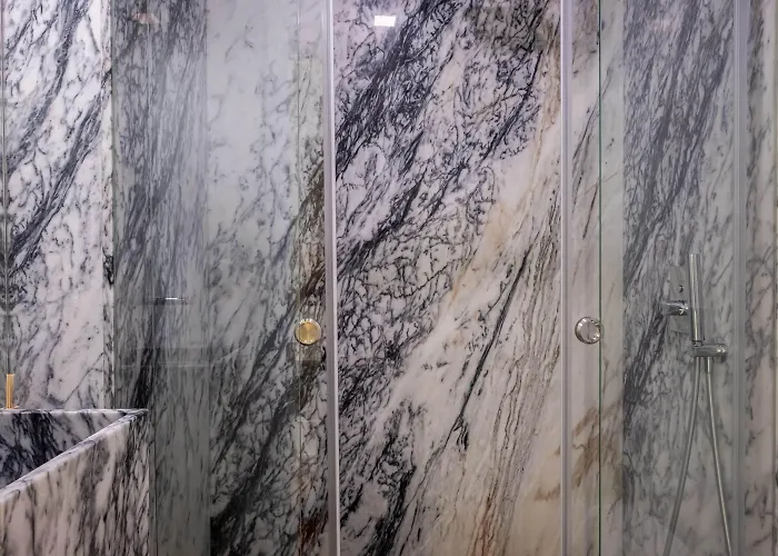 Hola Πανσιόν 4*