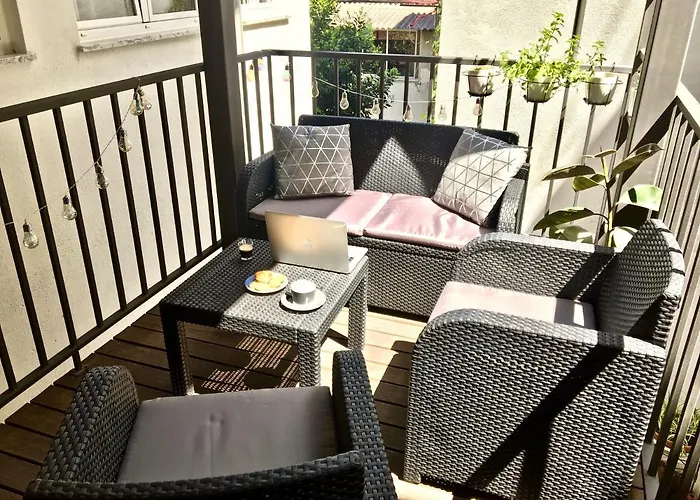 Hola Πανσιόν 4*